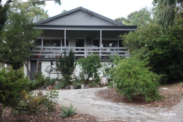 @ Six Mount Pleasant Road, Eltham